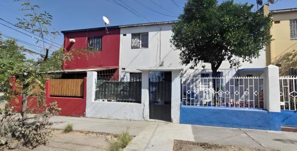 VENTA CASA DE 2 PISOS - INMUEBLE DE CONSERVACIÓN H