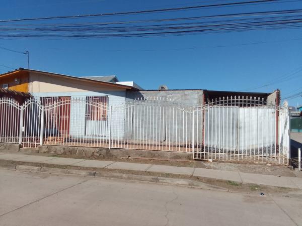 SE ARRIENDA CASA
