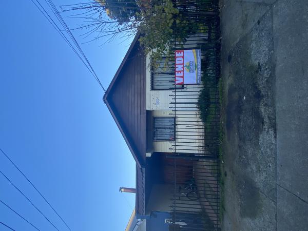 SE VENDE CASA A PASOS DEL CENTRO