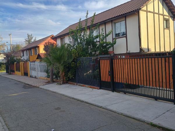 AMPLIA Y AGRADABLE CASA