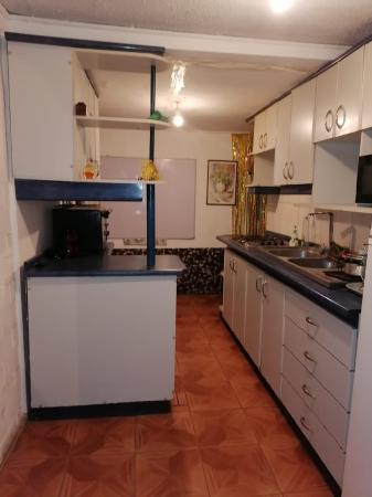 SE ARRIENDAN HABITACIONES HUECHURABA