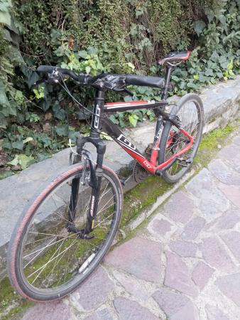 VENDO BICICLETA GT, NECESITA MANTENCIÓN