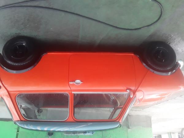 SE VENDE MINICOOPER COLOR NARANJO  