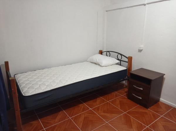 ARRIENDO PIEZA AMOBLADA 