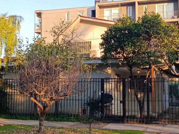 AMPLIA CASA ÑUÑOA CERCANA A METRO, 5D, 2B, 3 E