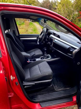 VENDO CAMIONETA TOYOTA HILUX SR 2019