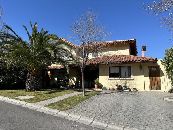 REBAJADA!! EXCELENTE CASA EN CONDOMINIO, 240/400M2