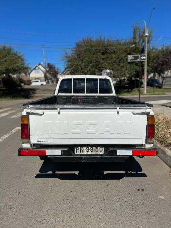SE VENDE CAMIONETA NISSAN 