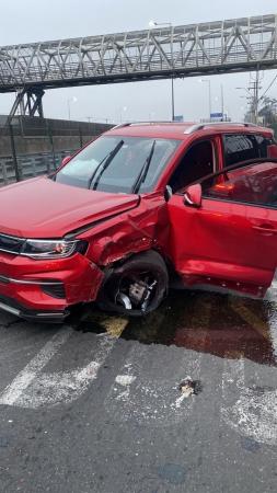 SE VENDE CAMIONETA POR APURO DE VIAJE
