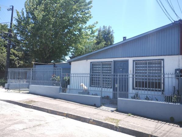 VENDO CASA AMPLIA, DE ESQUINA 