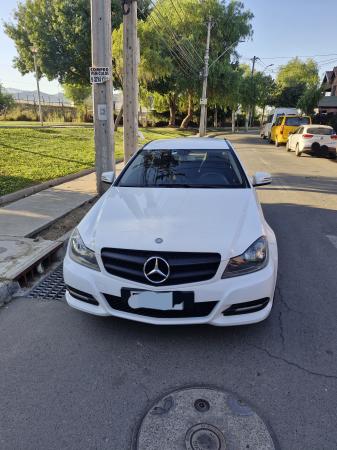 VENDO AUTO 100% OPERATIVO SIN DETALLES