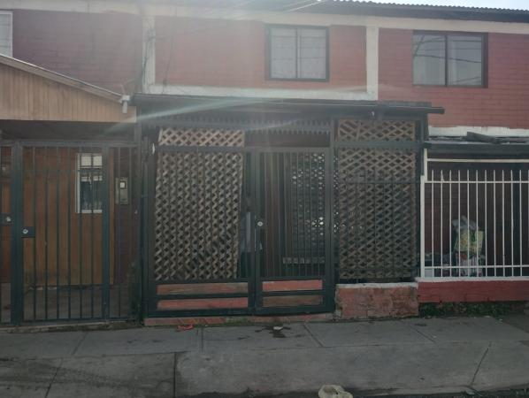 CASA DE 2 PISOS CON 4D Y 1B, EN LA COMUNA DE MAIPU