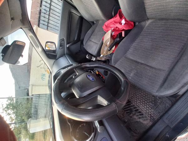 VENDO CAMIONETA FORD RANGER 2013