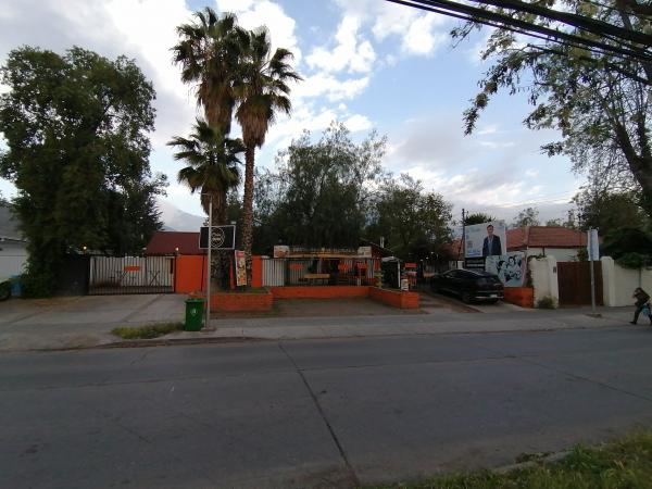 CASA MUY BUENA UBICACIÓN. IDEAL PARA NEGOCIO 