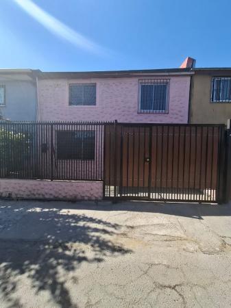 SE VENDE CASA RECIENTEMENTE RE MODELADA 