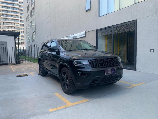 JEEP GRAND CHEROKEE LAREDO 4X4 NIGHT EDITION