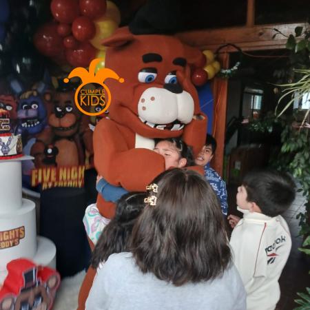 CONVIÉRTETE EN EL OSO FREDDY??