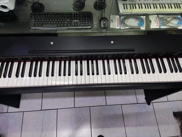 HERMOSO PIANO CASIO COMO NUEVO