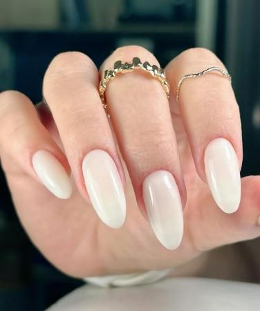 SE REQUIERE MANICURISTA, PEDICURA Y DEPILADORA 