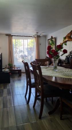 CASA UN PISO LOMAS DE MIRASUR