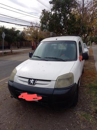 SE VENDE CAMIONETA PEUGEOT