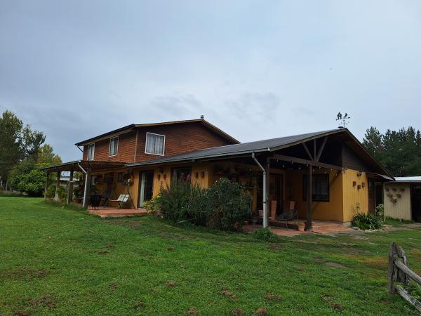 SE VENDE PARCELA CON CASA, QUINCHO Y PISCINA 