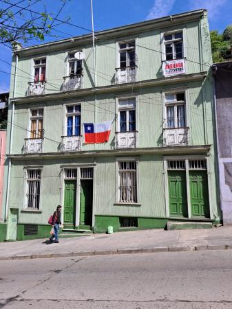 ARRIENDO CASA CERCA ADUANA REMODELADA