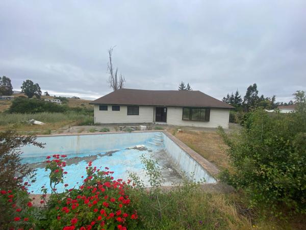 SE VENDE PARCELA CON CASA EN CONDOMINIO