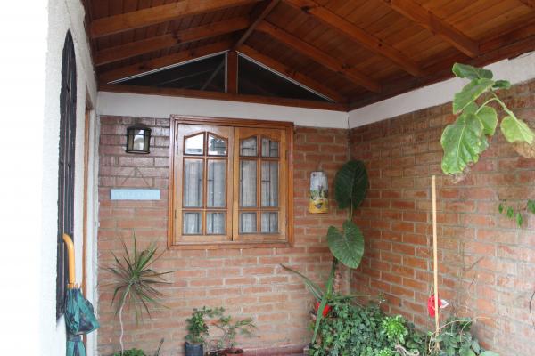 CASA DE 2 PISOS, PRECIO CONVERSABLE.