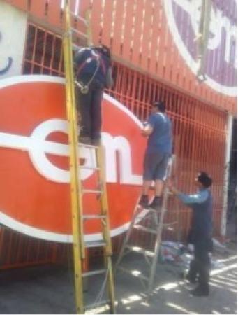 LETREROS PIZARRO CONSTRUYE PUBLICIDAD