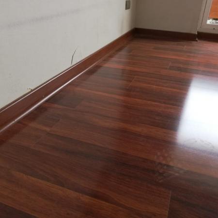 INSTALADOR DE PISOS VINILICOS SPC.