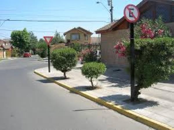 ARRIENDO CASA CERCA AV, PAJARITOS 