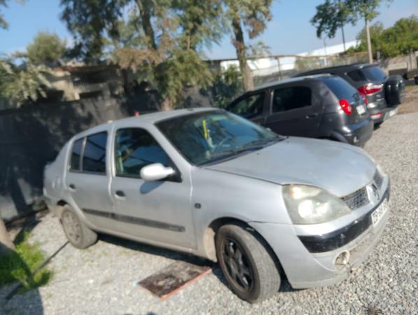 VENDO AUTO RENAULT CLIO 2005